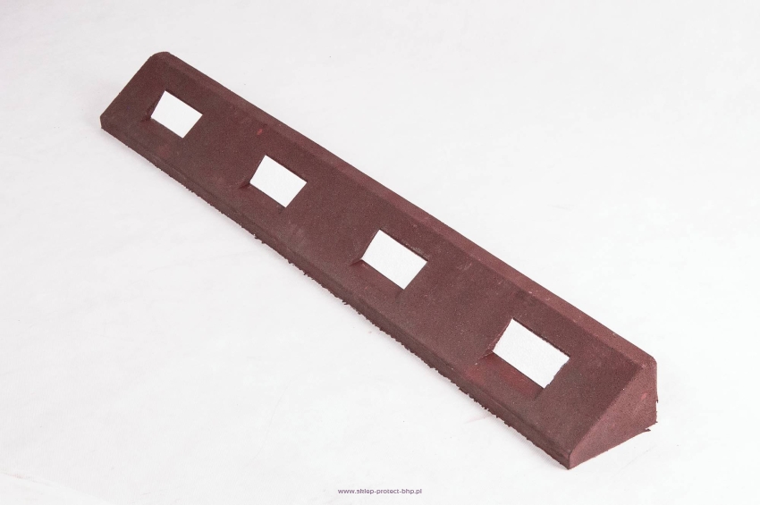 Czerwony gumowy krawężnik