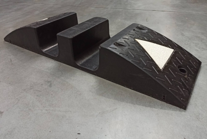 Gumowy przejazd kablowy 40 T 2xø120