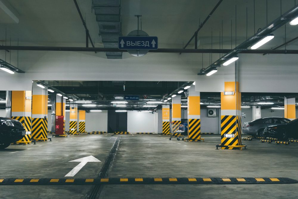 organizacja ruchu na parkingu